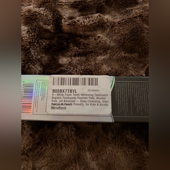 V-White Photocatalyst Toothpaste - Picture 4 of 4